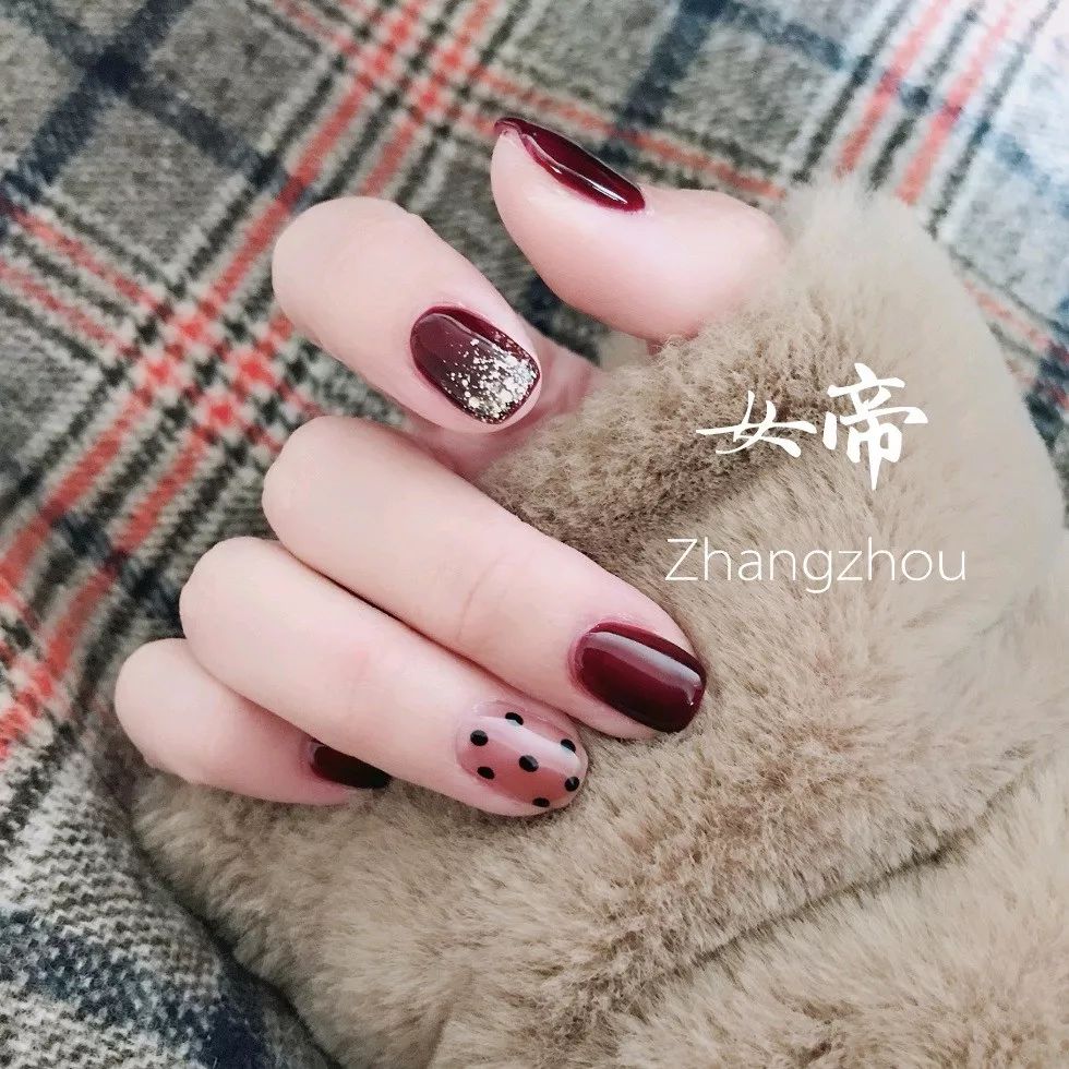 美甲什么颜色显得花哨好看,儿童美甲推荐不花哨