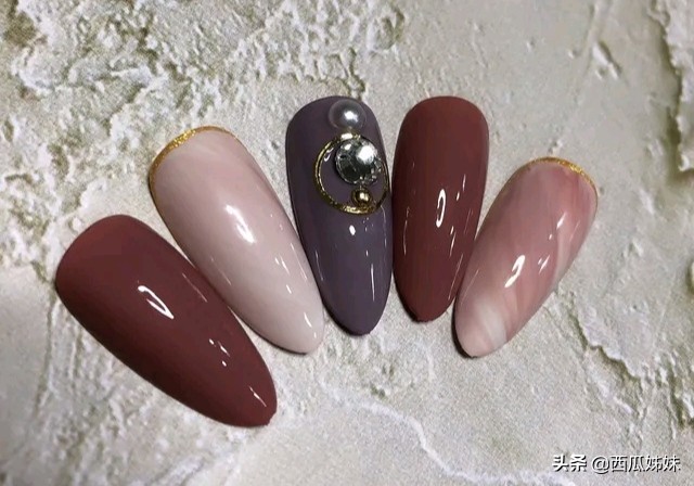 上班族干净耐看的美甲样式,2020最流行的美甲简单好看