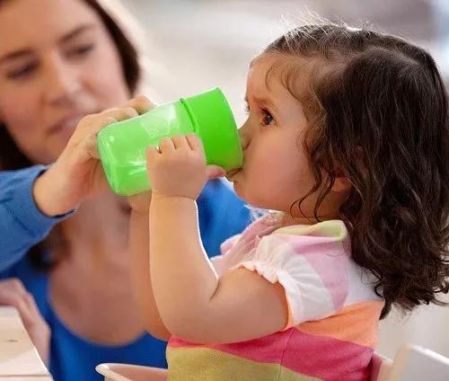 戒不掉奶瓶奶嘴怎么办,怎样戒奶瓶和吸管杯