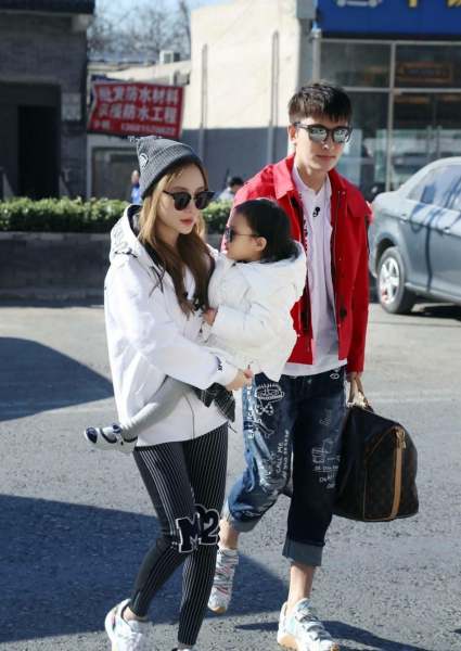 甜馨已经被改名字了么,甜馨改姓了吗