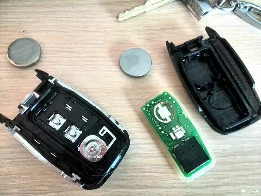 汽车智能钥匙没电了如何打开车门,汽车智能钥匙不在车内能开走吗