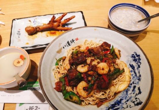 开一家50平米的面馆一天赚多少钱,开一家面馆的经营模式