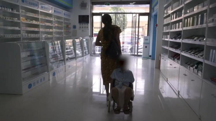 8岁女孩每天靠吃伟哥“续命”，妈妈含泪说出真相