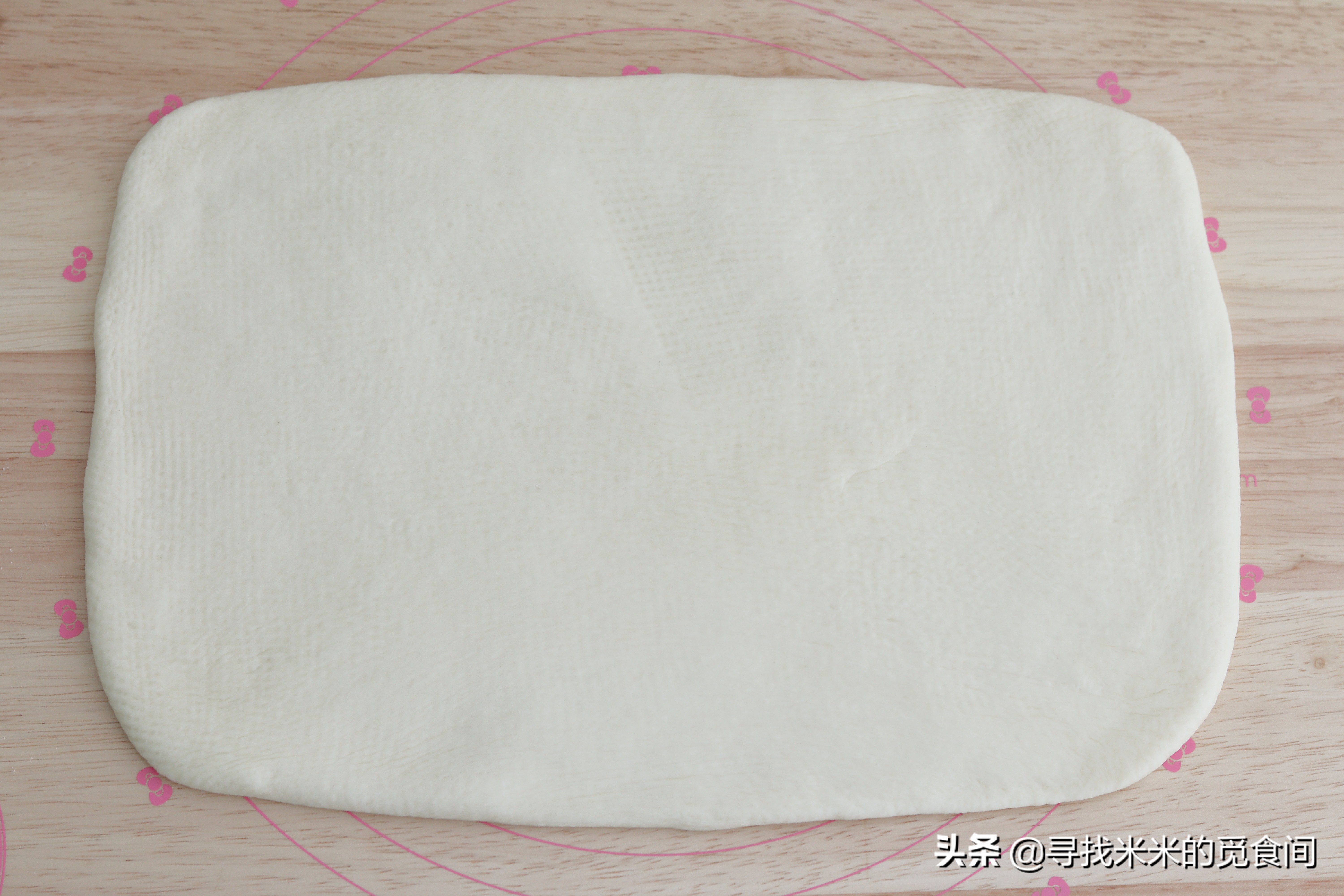 奶香浓郁的小餐包,怎样做软糯奶黄小餐包