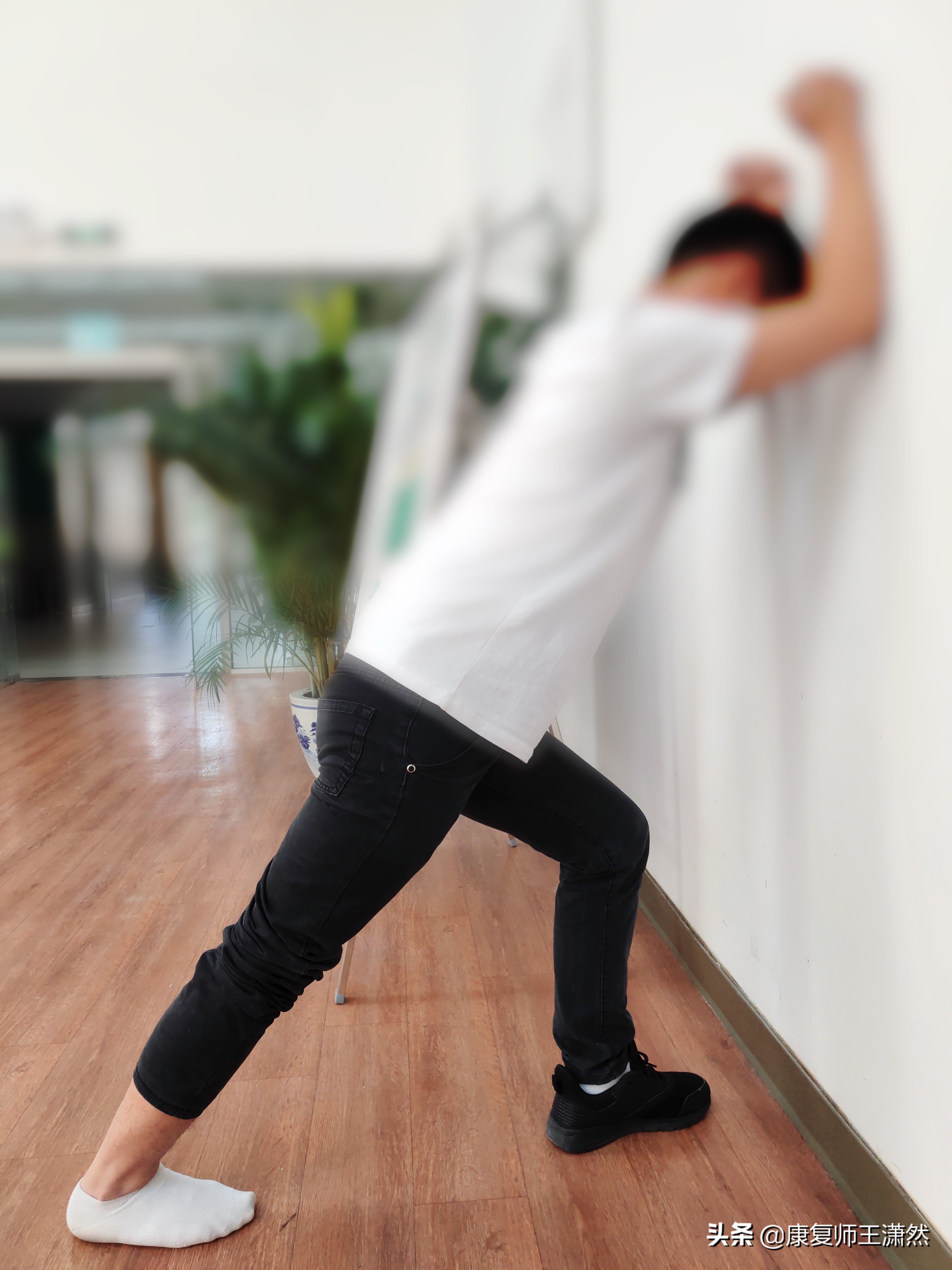 运动后脚底板感觉有一条筋在痛,运动后脚底板无力麻木怎么处理