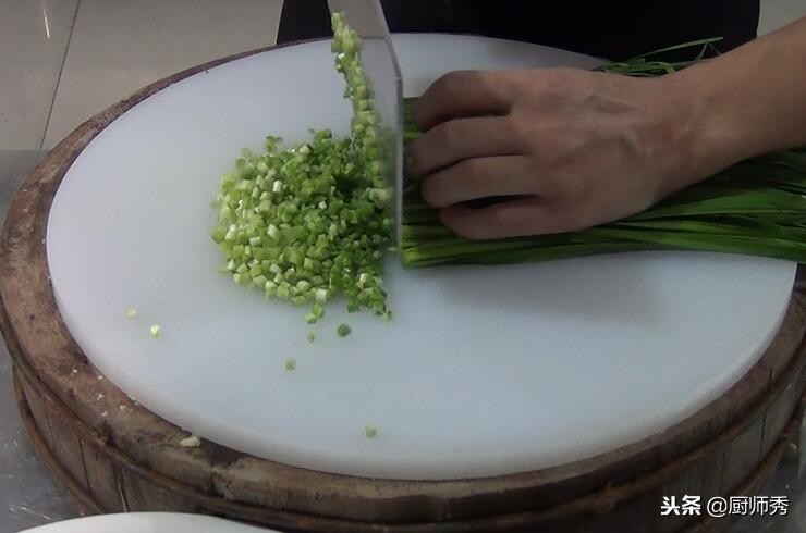 韭菜别只拿来包饺子,韭菜香菇饺子最好吃的做法