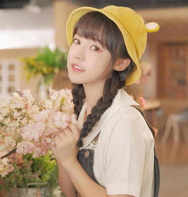 千万干饭博主被饭干伤！喉咙被划开道口子，粉丝质疑外卖被动手脚