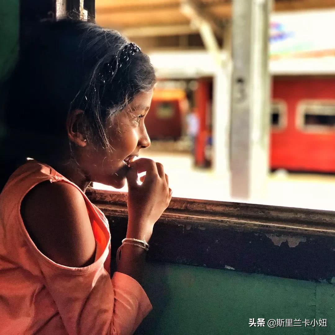 鏂噷鍏板崱鍥介檯瀛︽牎灏忓,鍘绘柉閲屽叞鍗¤鍥介檯瀛︽牎