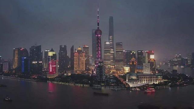 城市的怀抱有限：穹顶之下，小镇青年理想何寻？