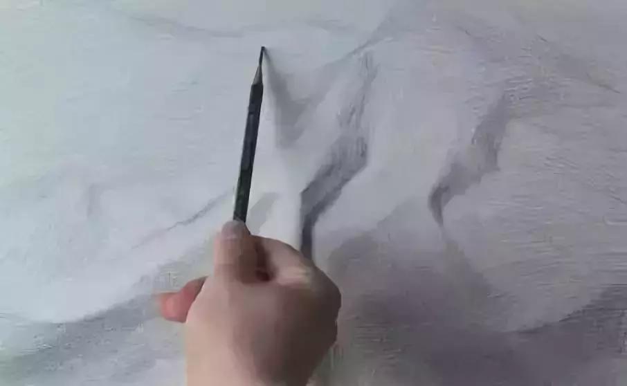 白色陶罐菊花衬布组合素描画法,素描静物白色罐子深色衬布组合