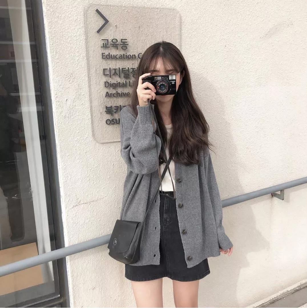 奶奶衫配半裙时髦保暖又有气质,2020早春穿奶奶衫超美