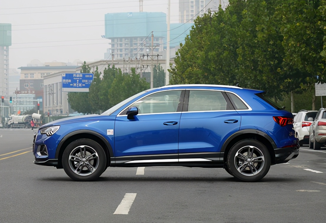 奥迪q32020款sportback40tfsi,奥迪Q3suv小型