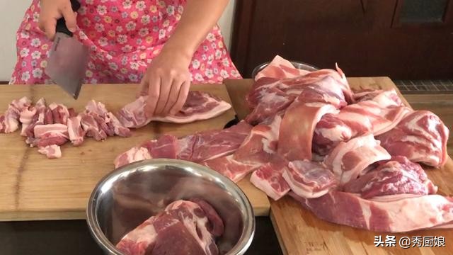 刚做出来的香肠怎么晒才好吃,灌腊肠的时候怎样让腊肠不容易散