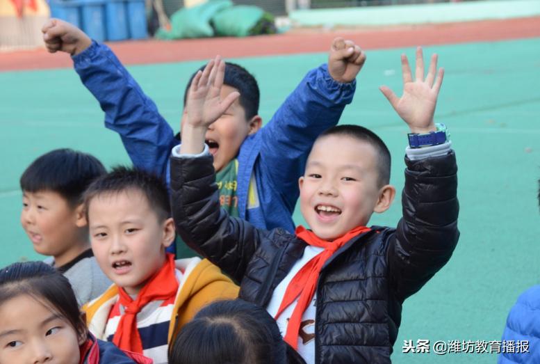 亲子足球乐融融,亲子足球表演视频