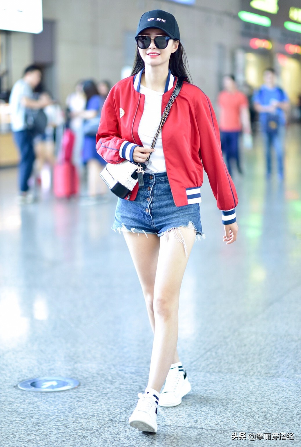 小白鞋不够靓？这4款裤子来加盟，打造“最强”的时尚阵容