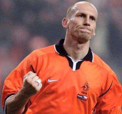 身穿橙色球衣的足球大师们！从克鲁伊夫到斯内德，绽放的郁金香