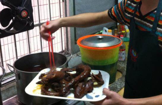 卖黑鸭挣钱,摆摊卖黑鸭再创业