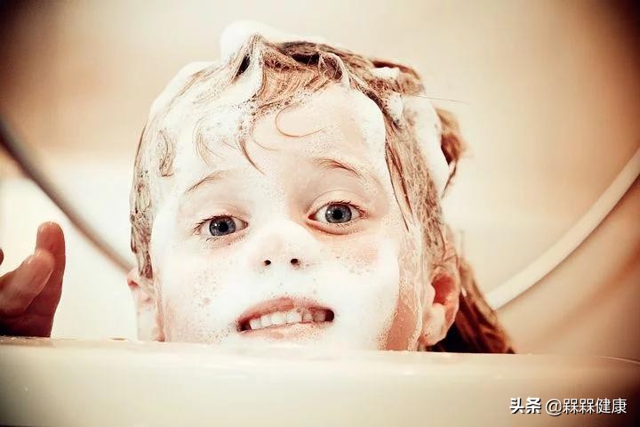 头发干枯毛躁没有造型,头发干枯没有垂感