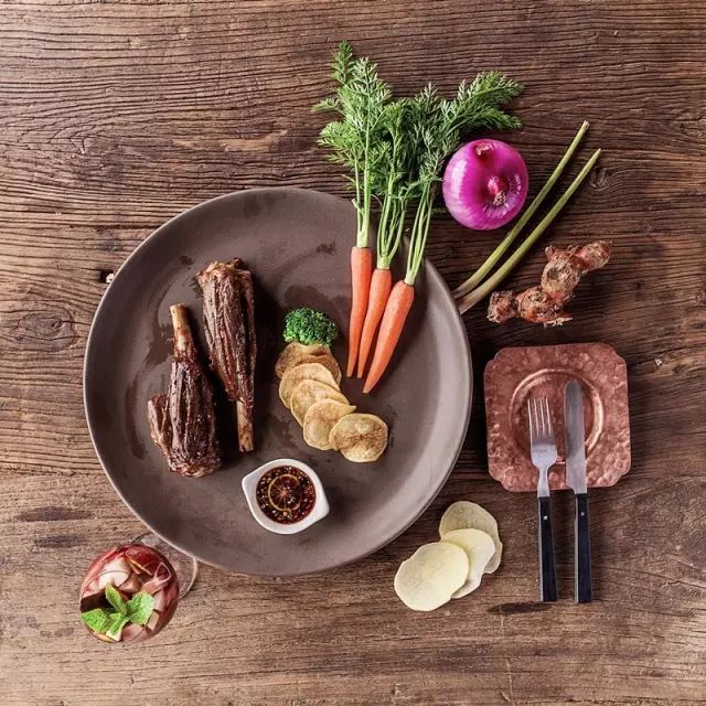 他在大理租下23个足球场大的地方，种菜、养牛、建农场日子过成诗