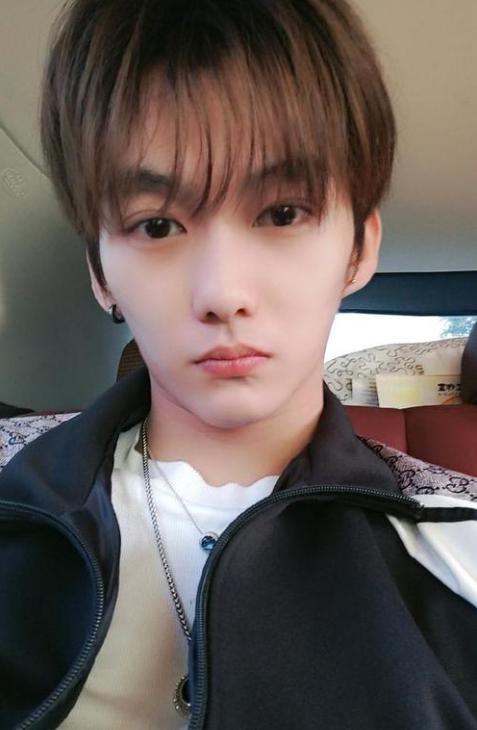 乐华公司艺人待遇被扒,月薪少到可怜,练习生学历普遍高中