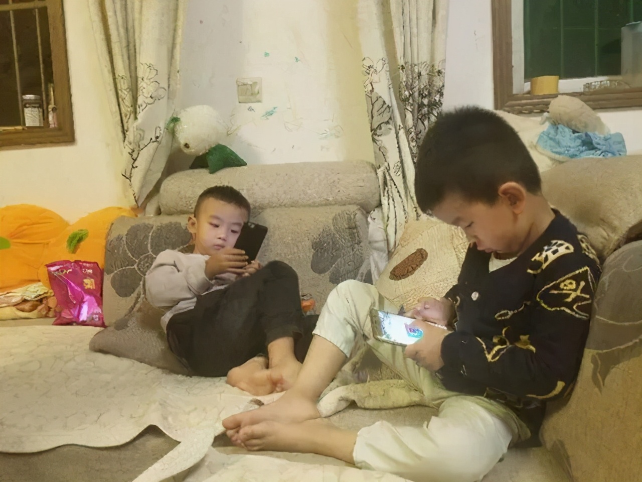 熊孩子把价值百万的的车买下来,小孩为玛莎拉蒂充钱上万