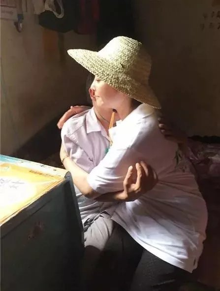 刘诗诗当妈袁立为何蹭热度？看看她到底是怎样的人