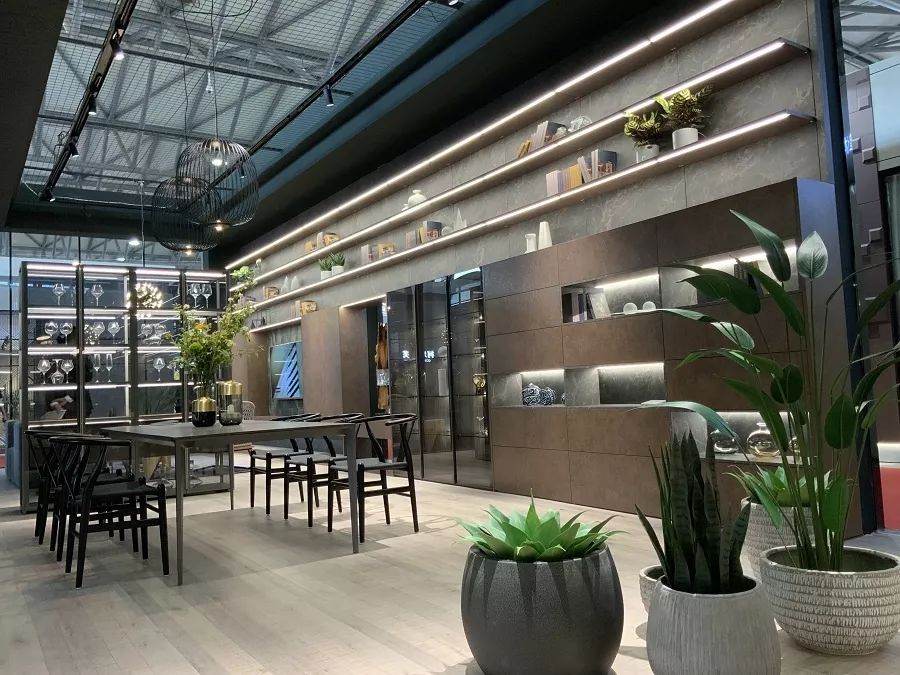 厨卫奥斯卡刻上德贝烙印，德贝制造荣耀亮相