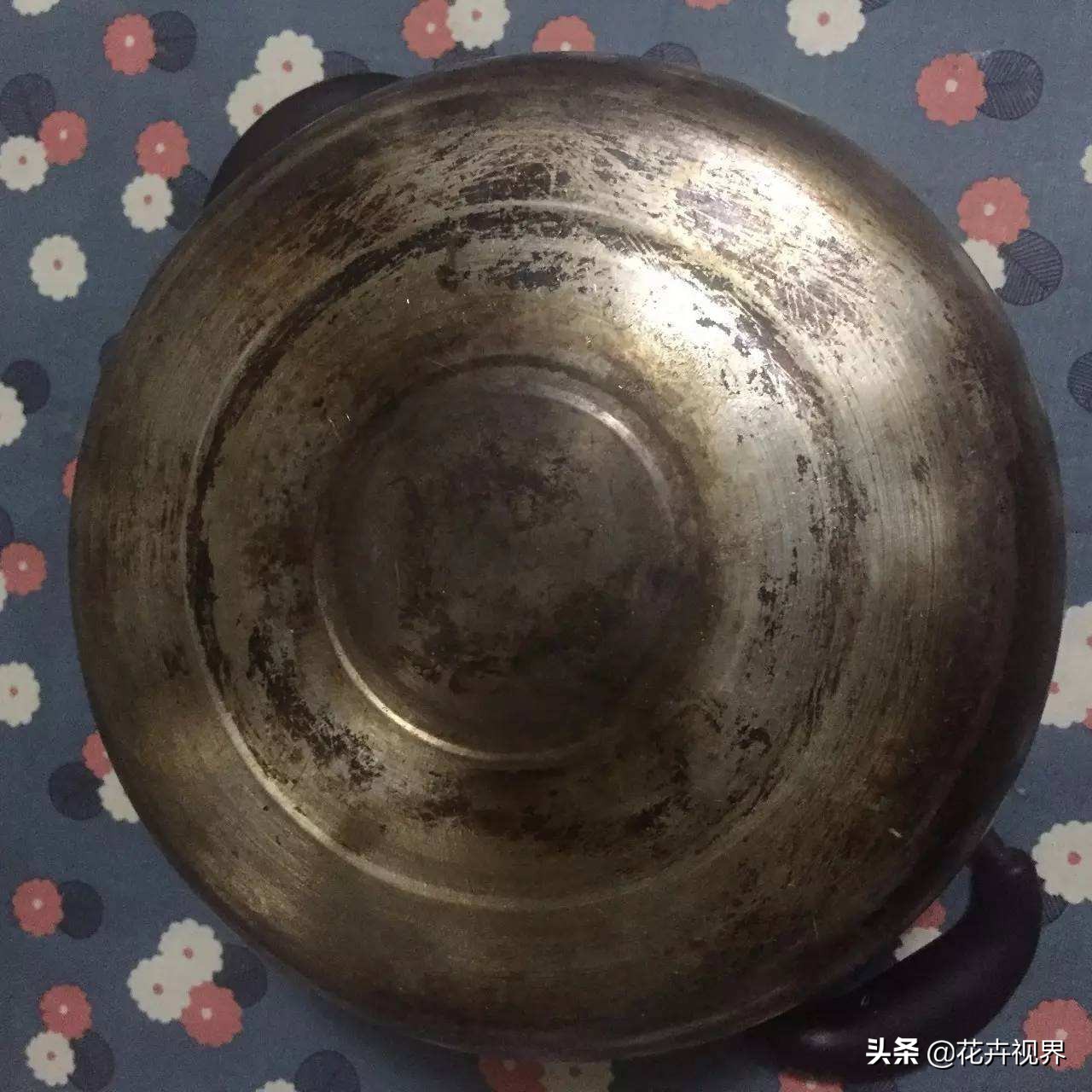 不锈钢锅用了一次就黄了,不锈钢锅用了发黑正常吗