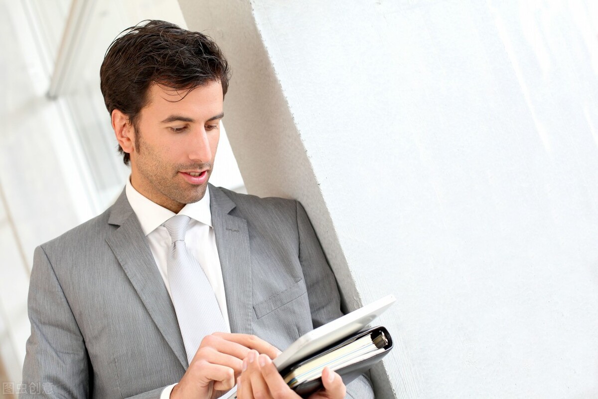 为什么穷人不创业的真实原因,现在为什么做什么生意都亏本