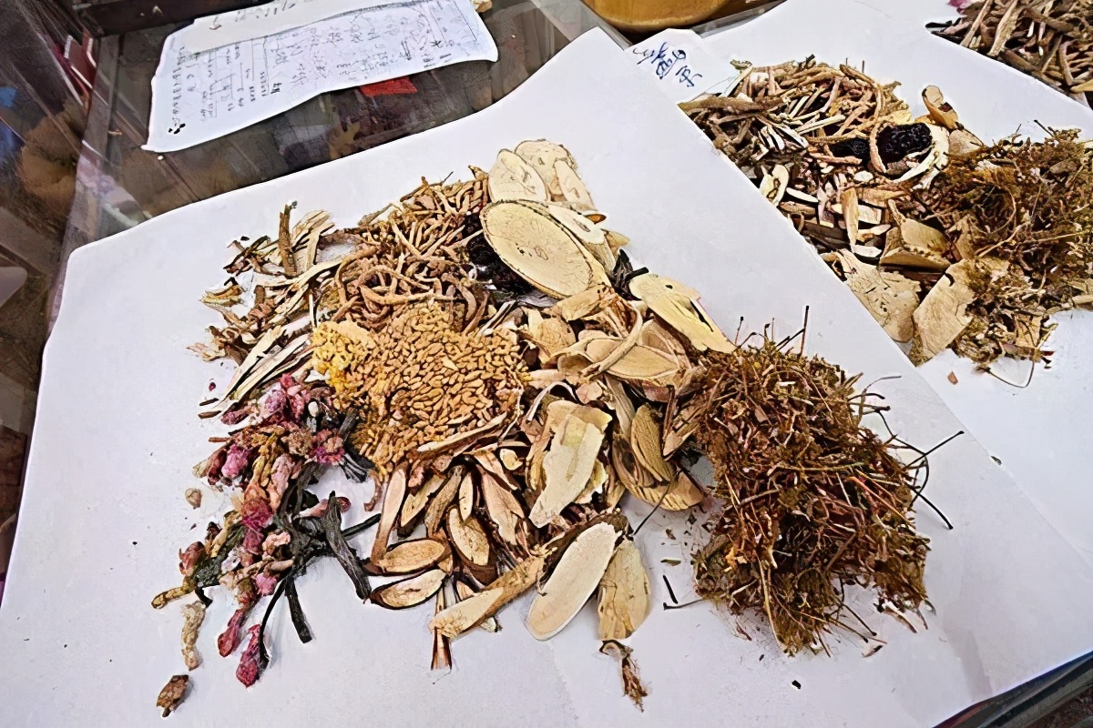 白带异味宫颈糜烂,白带有异味宫颈口有点瘙痒