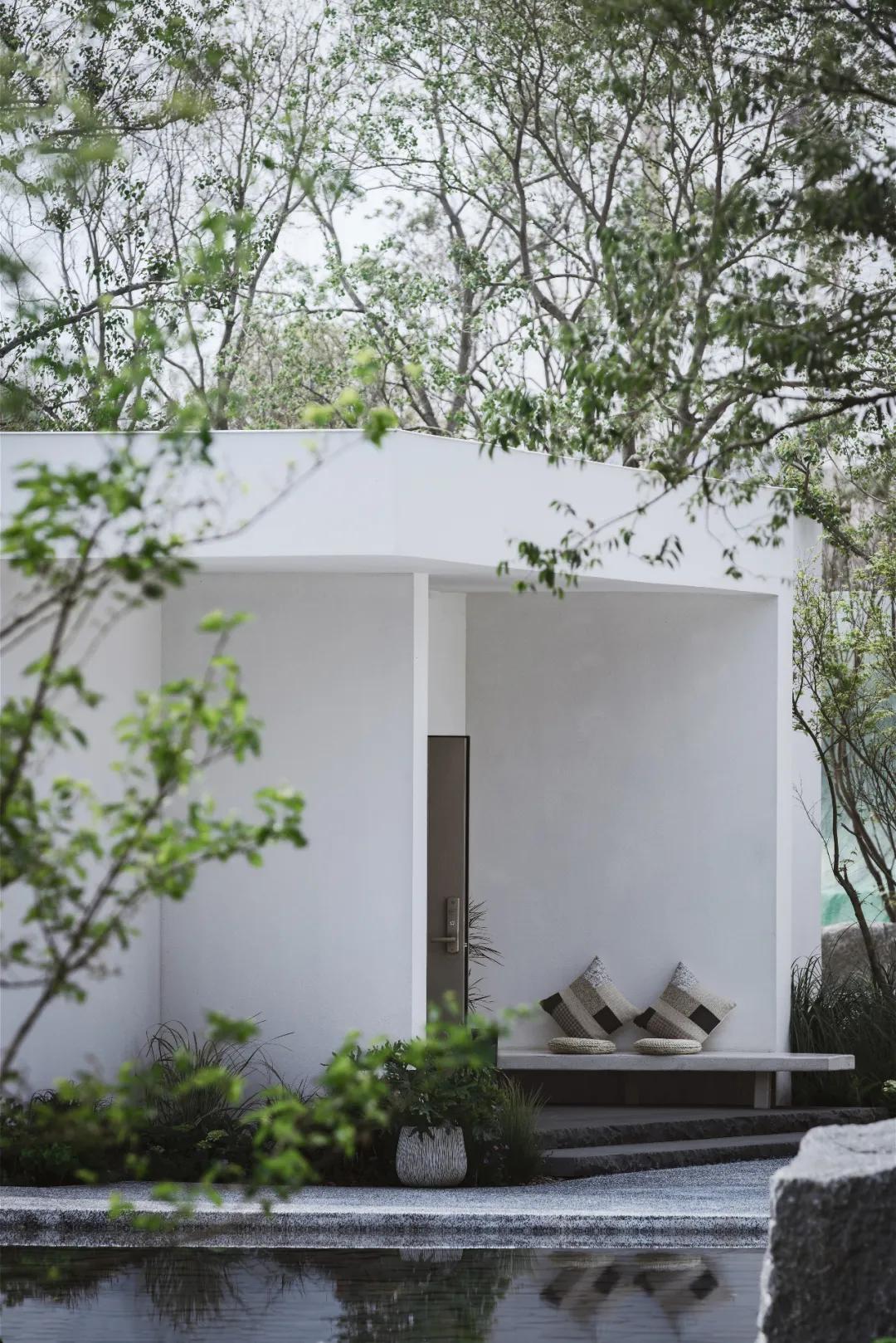 湖畔边的静寂之美——龙湖·抚仙湖星空小镇山顶度假美学馆