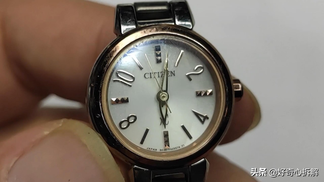 西铁城光动能电池如何正确充电,西铁城光动能手表换电池教程