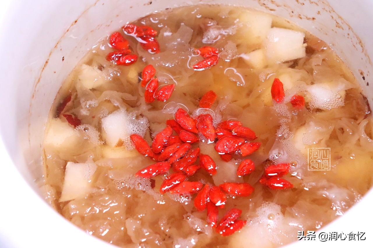银耳汤怎么能熬出胶质,煮银耳一直不出胶是怎么回事