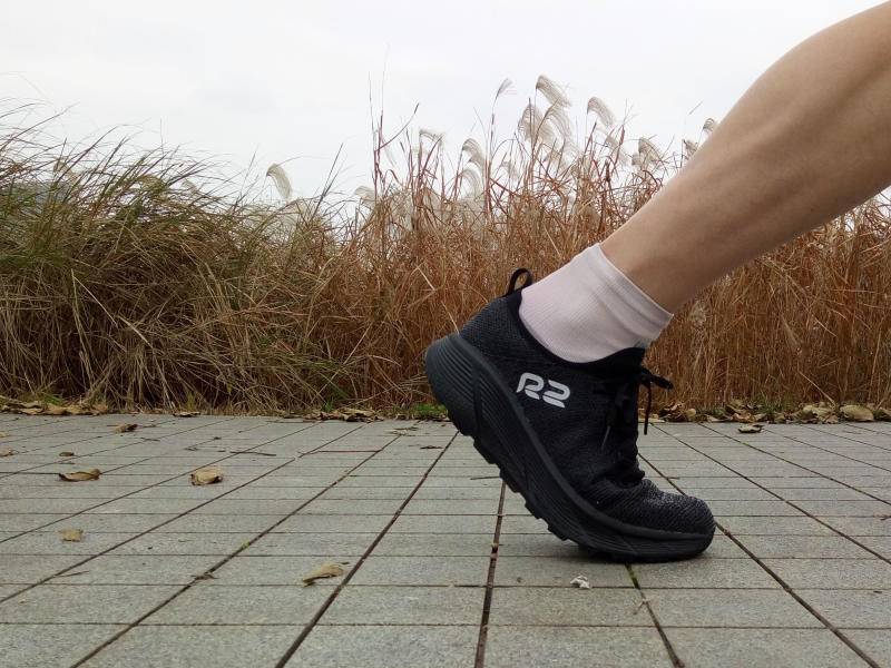 r2realrun跑步鞋测评,r2realrun云跑鞋减震跑步鞋
