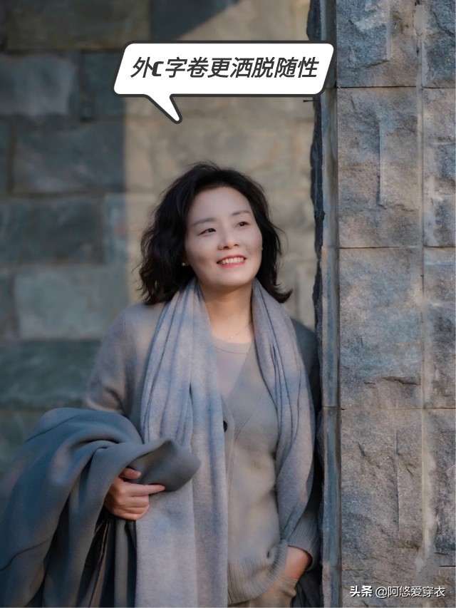 锡纸烫40岁至50岁的减龄短发发型,中年短发50至60岁女人洋气发型