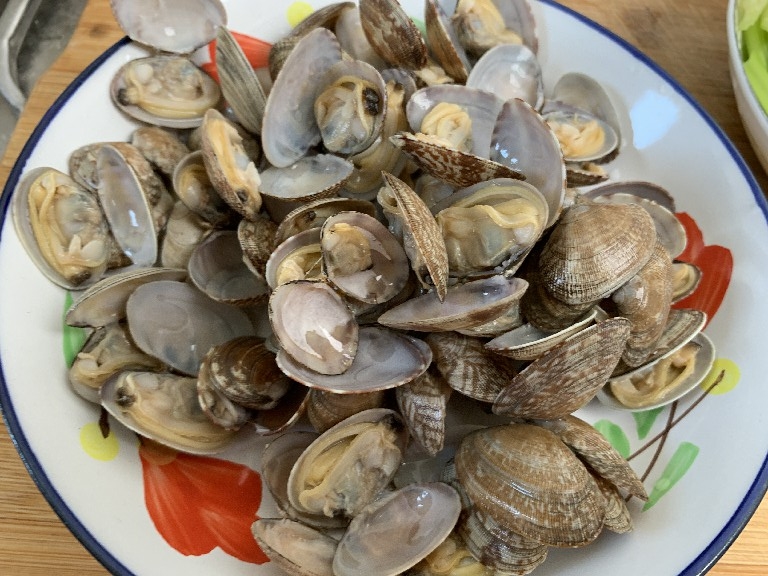 别再用盐水洗花甲,用盐水清洗过的花蛤还能存放吗