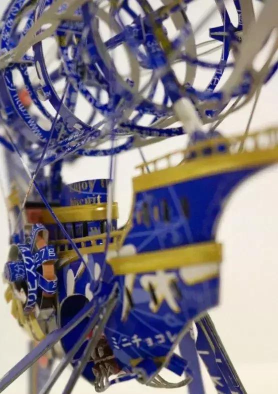 日本小哥自称“空箱职人”,靠着废纸盒办展览