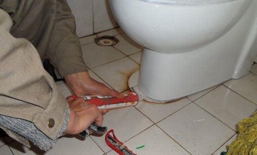 家里马桶用毛巾堵了,家里马桶堵了用皮搋子