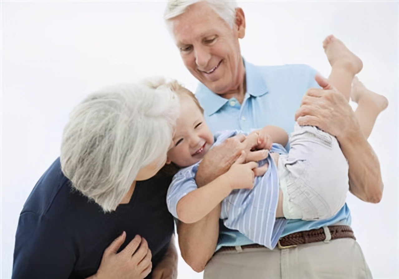 高龄生娃影响身体健康吗,生完孩子谁来伺候