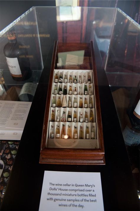 娃娃屋玩家,英国女王与玛丽王后