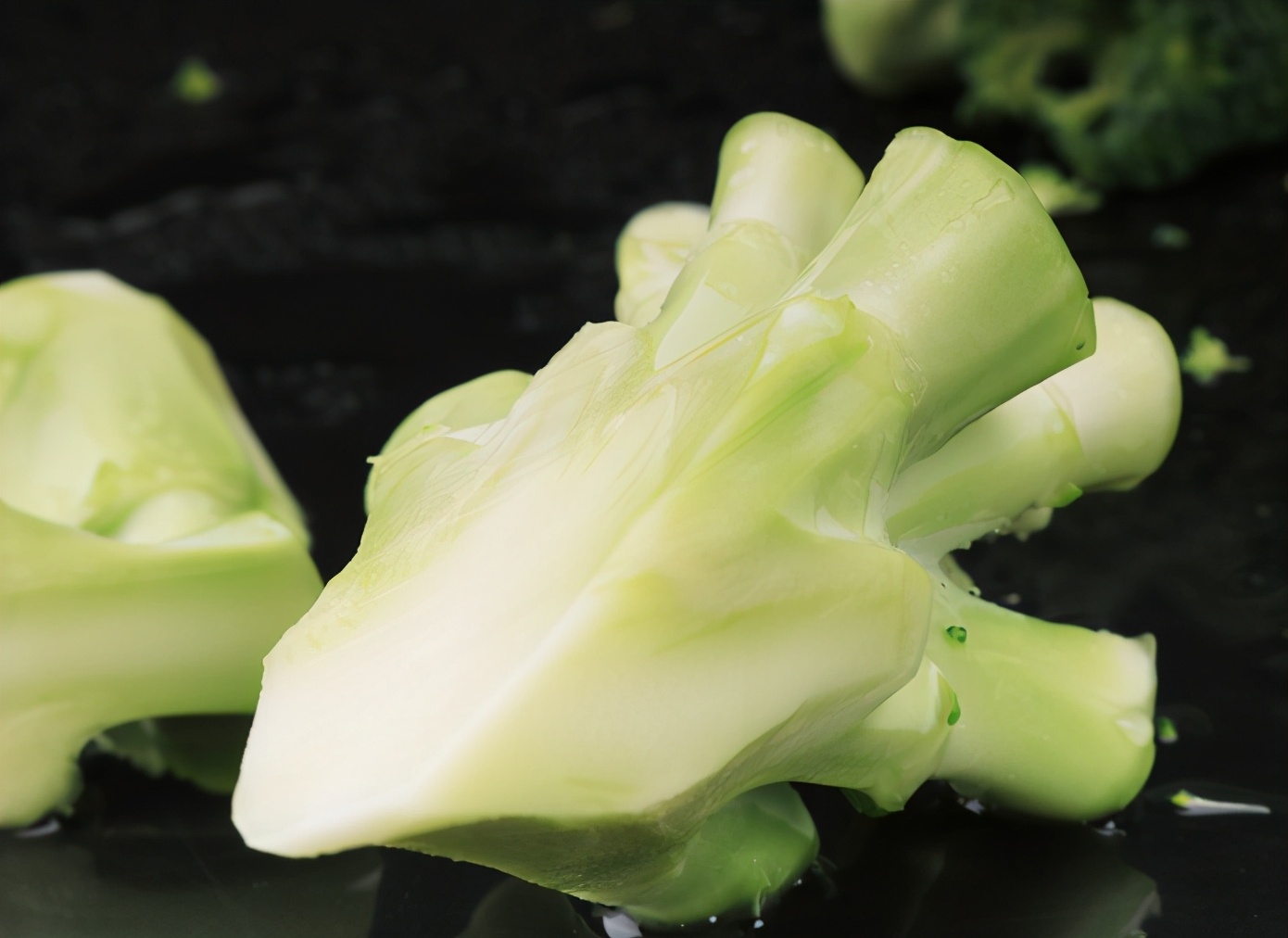 清洗西兰花用凉水还是热水,苏打水泡西兰花能洗得干净吗