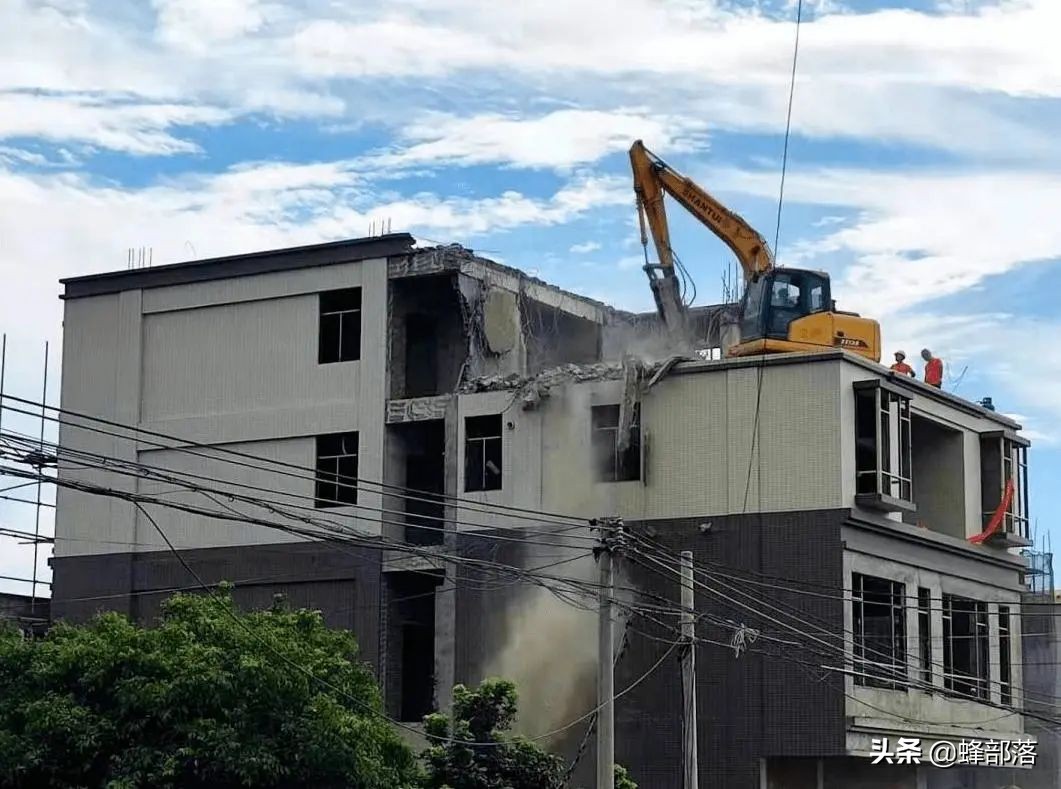 占用耕地建房的如何处理？分3种情况处置，新规下不止拆那么简单