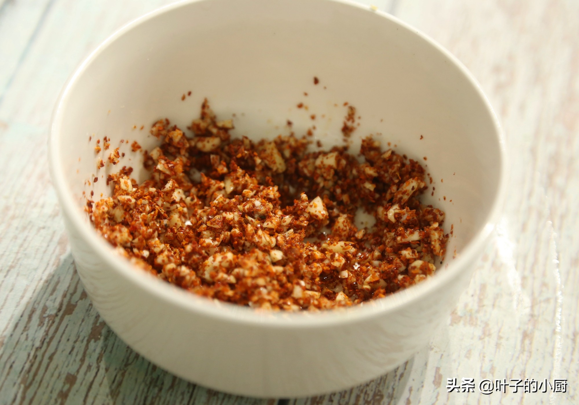 凉拌糖醋凉面怎么做才好吃,两分钟教你凉面做法夏天吃最可口