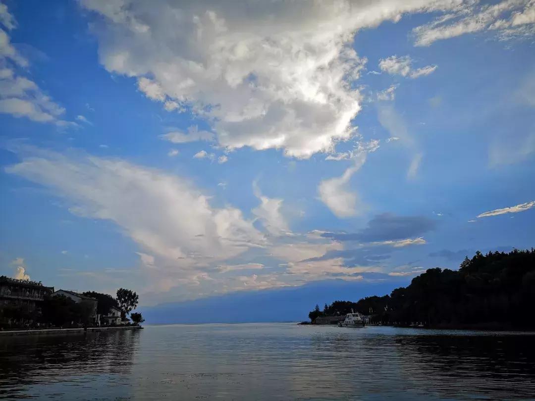 晚安少说无用之话,晚安有些东西不需要答案