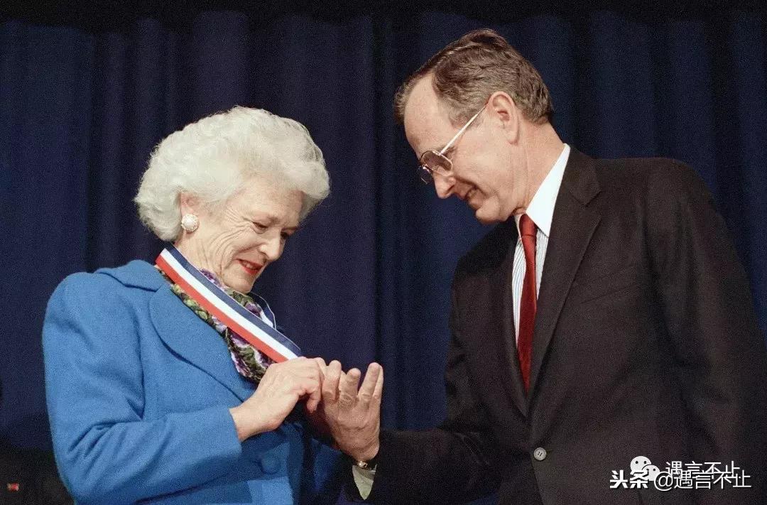 怎样评价老布什和芭芭拉的爱情,老布什和妻子芭芭拉