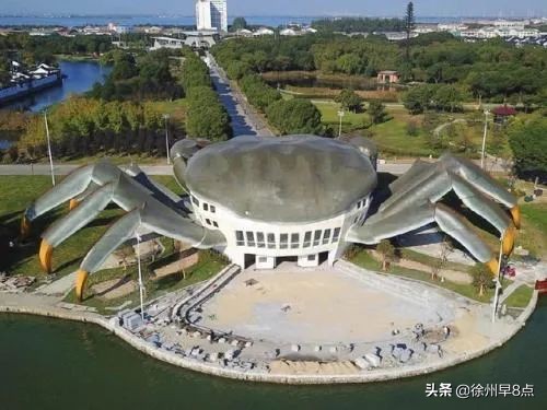 喷饭！观音有莲哪吒有家了，恒大足球场被戏称亿建莲！