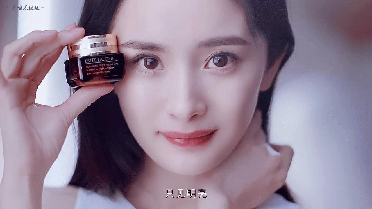 杨幂的妆容有多绝,杨幂眼睛高光妆容