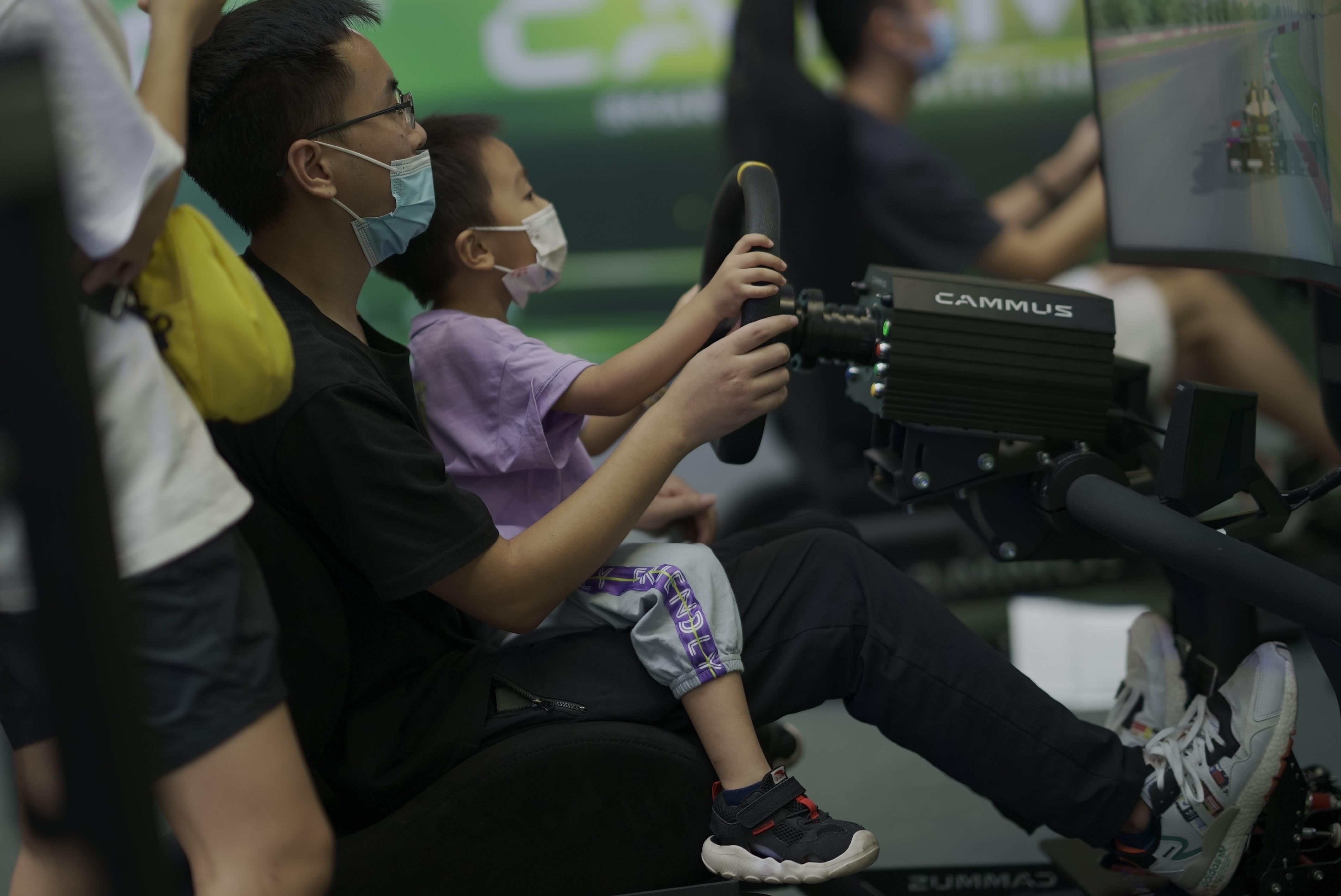 玩赛车游戏当车手,玩赛车很挣钱吗