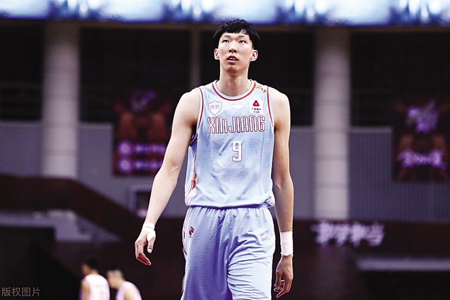 周琦和对手爆发冲突,周琦与对手大规模冲突