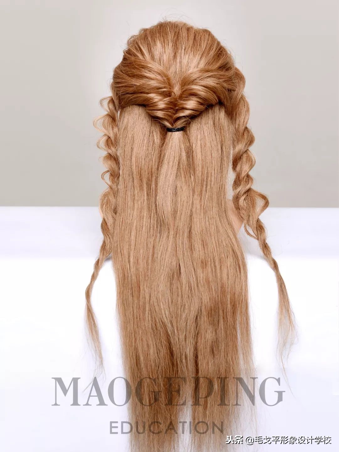 精致的盘发整个人显得端庄且优雅,超详细盘发教程精致优雅